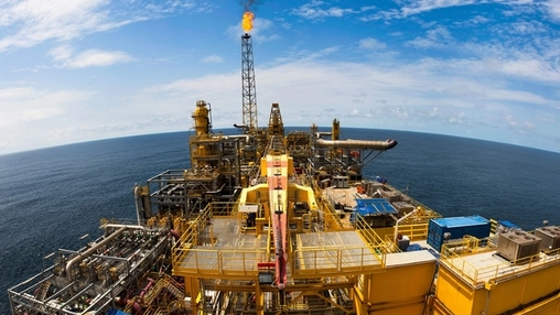 Offshore FPSO vessel supporting deepwater oil and gas production