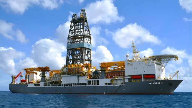 Offshore deepwater drilling rig operating at sea